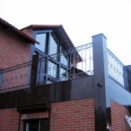 Кованые балконы дом